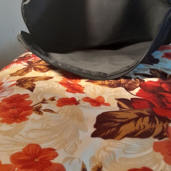 School bag - Picture 2 of 4